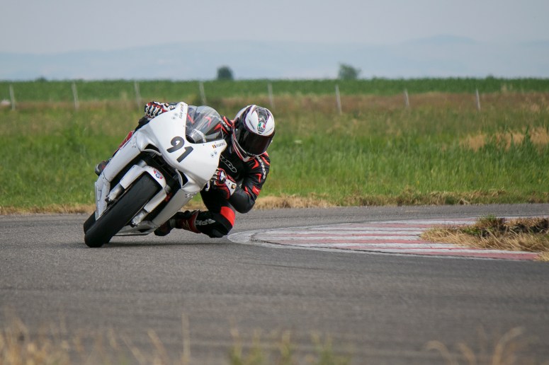 Razvan Mates Supersport Race 2017 East European Championship har pin turning 2