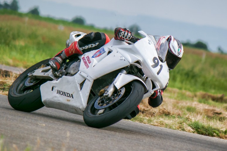 Razvan Mates Supersport Race 2017 East European Championship elbow down driving