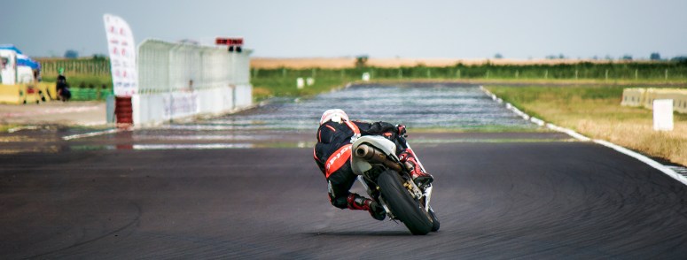 Razvan Mates Supersport Race 2017 East European Championship straight line blurr