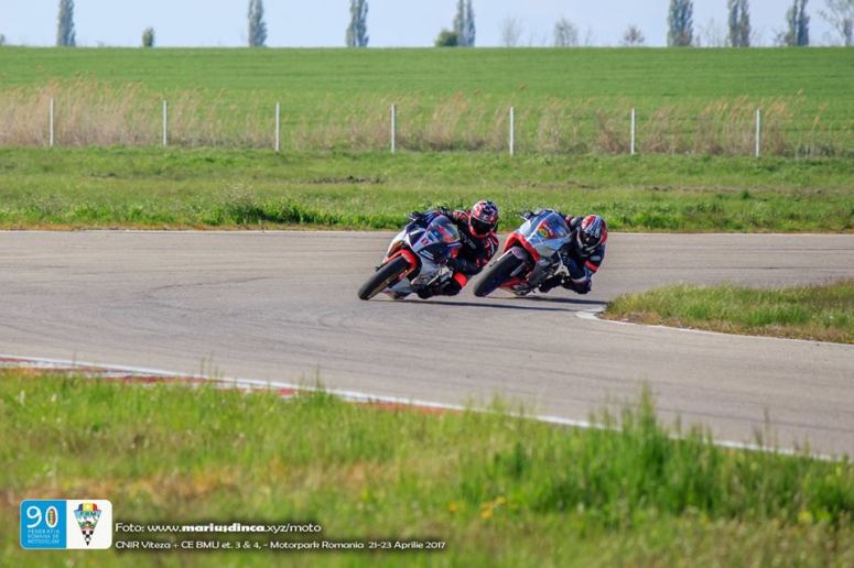 Razvan Mates competing for Steaua Bucuresti during race 1 at MotorPark Romania racetrack, fighting with #27 Milen Georgiev